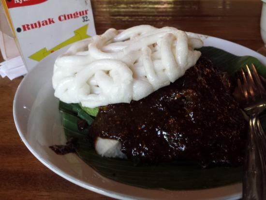 Hot Cwie Mie Malang & Rollies'S Steak