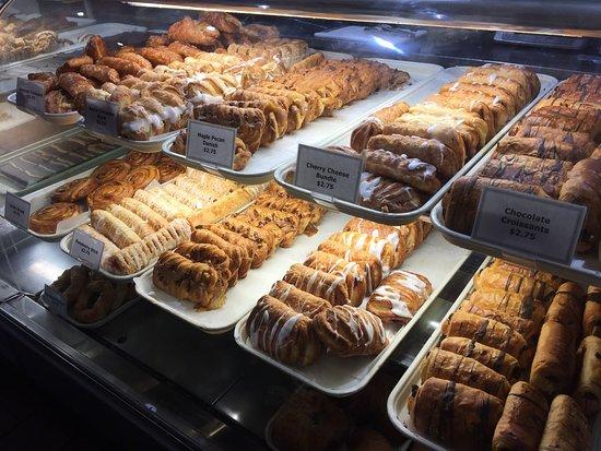 Laggan's Mountain Bakery & Delicatessen