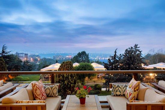 Veranda Bar & Terrace
