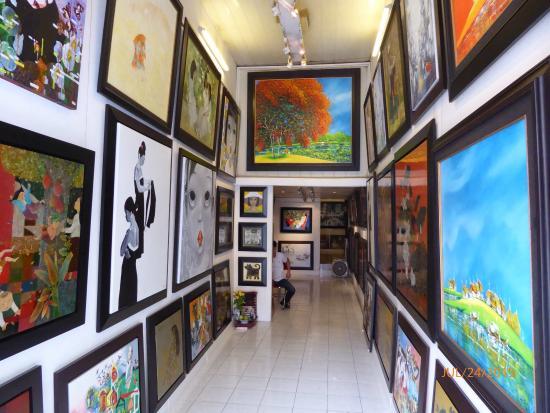 Red Moon Gallery