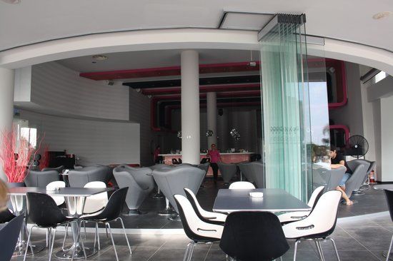 Jello Cafe Restaurant
